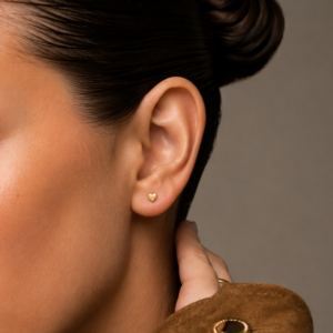 Aretes corazón dorado
